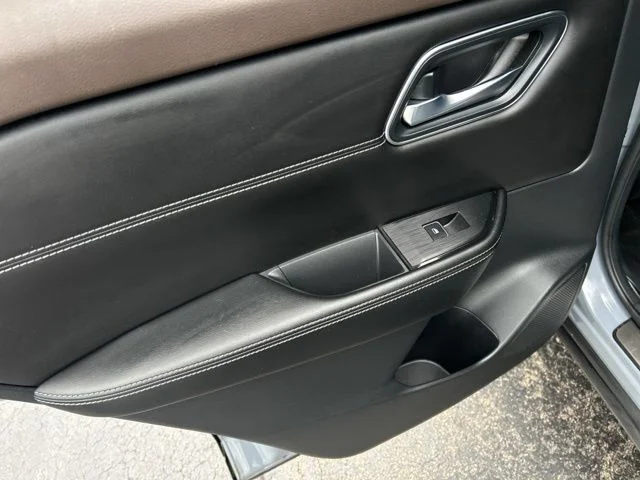 Used 2021 Gray Nissan Platinum image 22