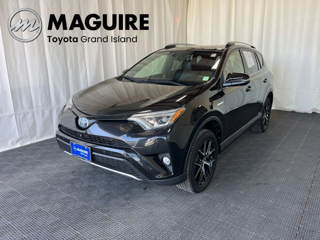 Used 2018 Black Toyota SE image 1