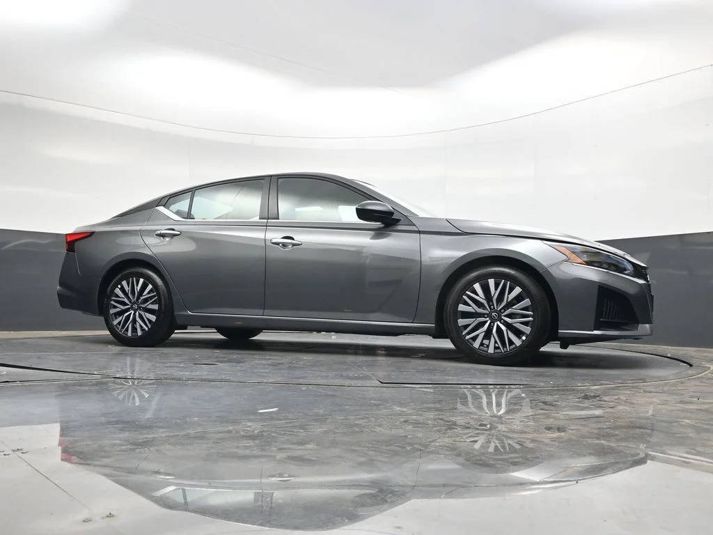 Used 2025 Gray Nissan 2.5 SV image 32