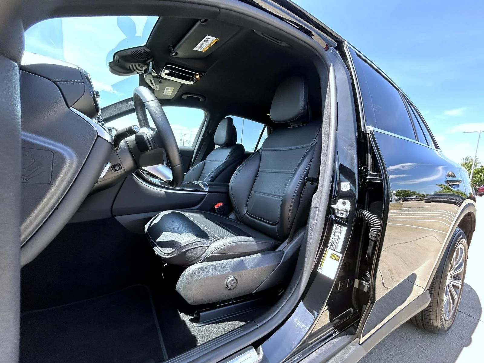 Used 2024 Black Mercedes-Benz GLC 300 image 11