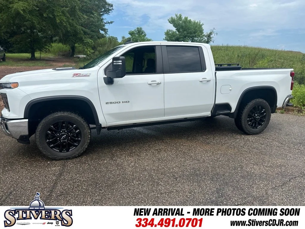 Used 2025 White Chevrolet LT image 6