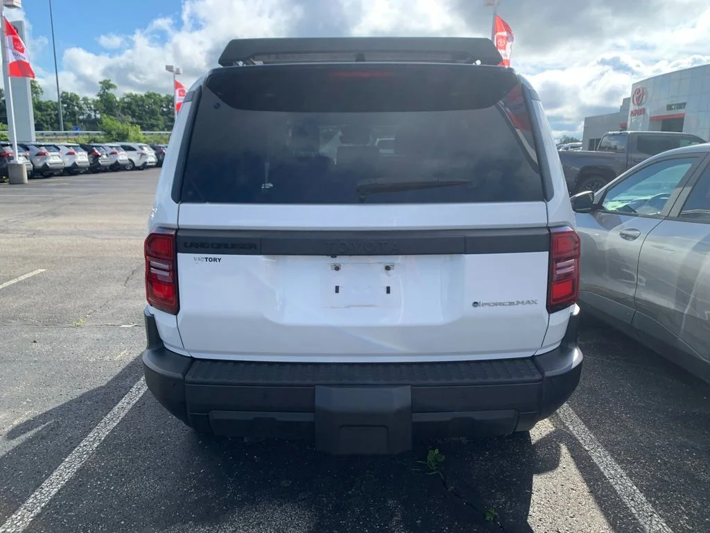 Used 2024 White Toyota 1958 image 3