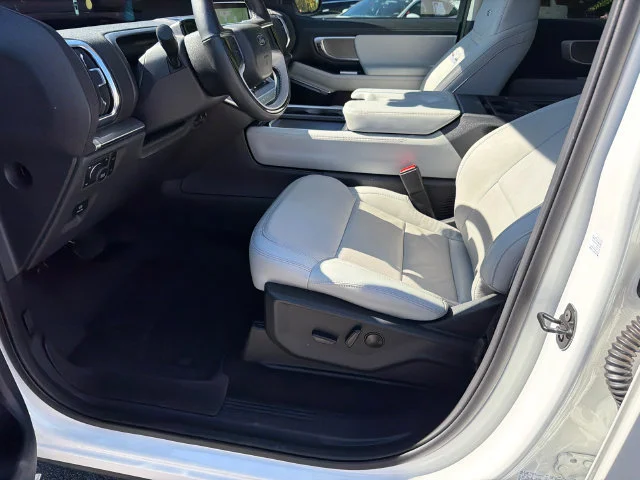 Used 2025 White Ford Platinum MAX image 9
