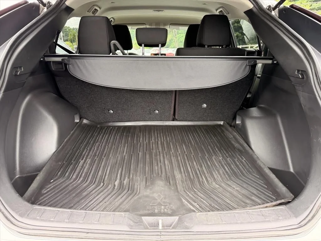 Used 2022 Silver Mitsubishi LE image 27