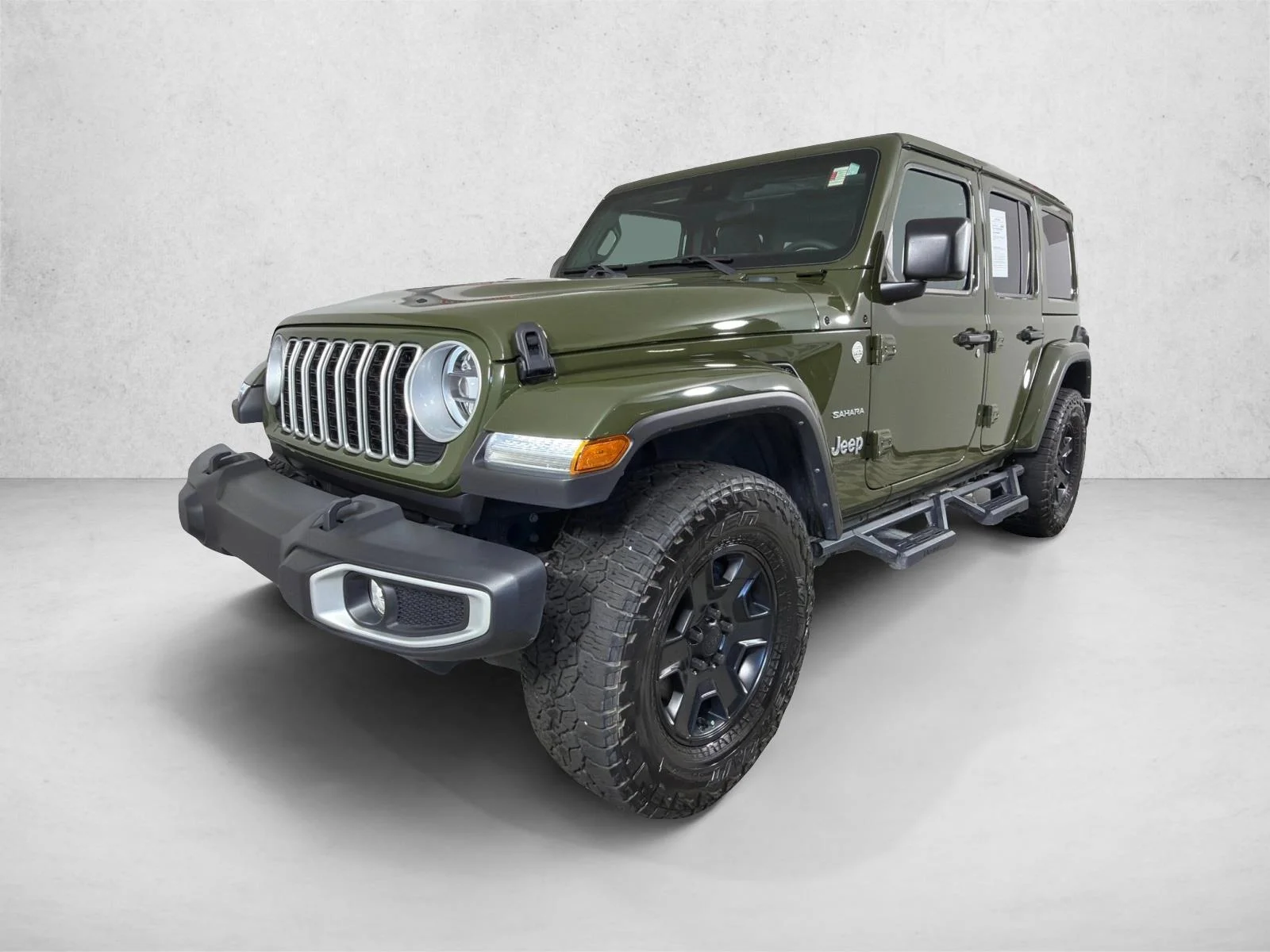 Used 2024 Green Jeep Sahara image 7