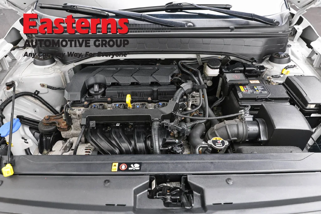 Used 2023 Silver Hyundai SEL image 7