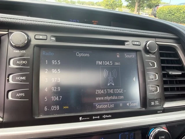 Used 2017 Silver Toyota XLE image 13