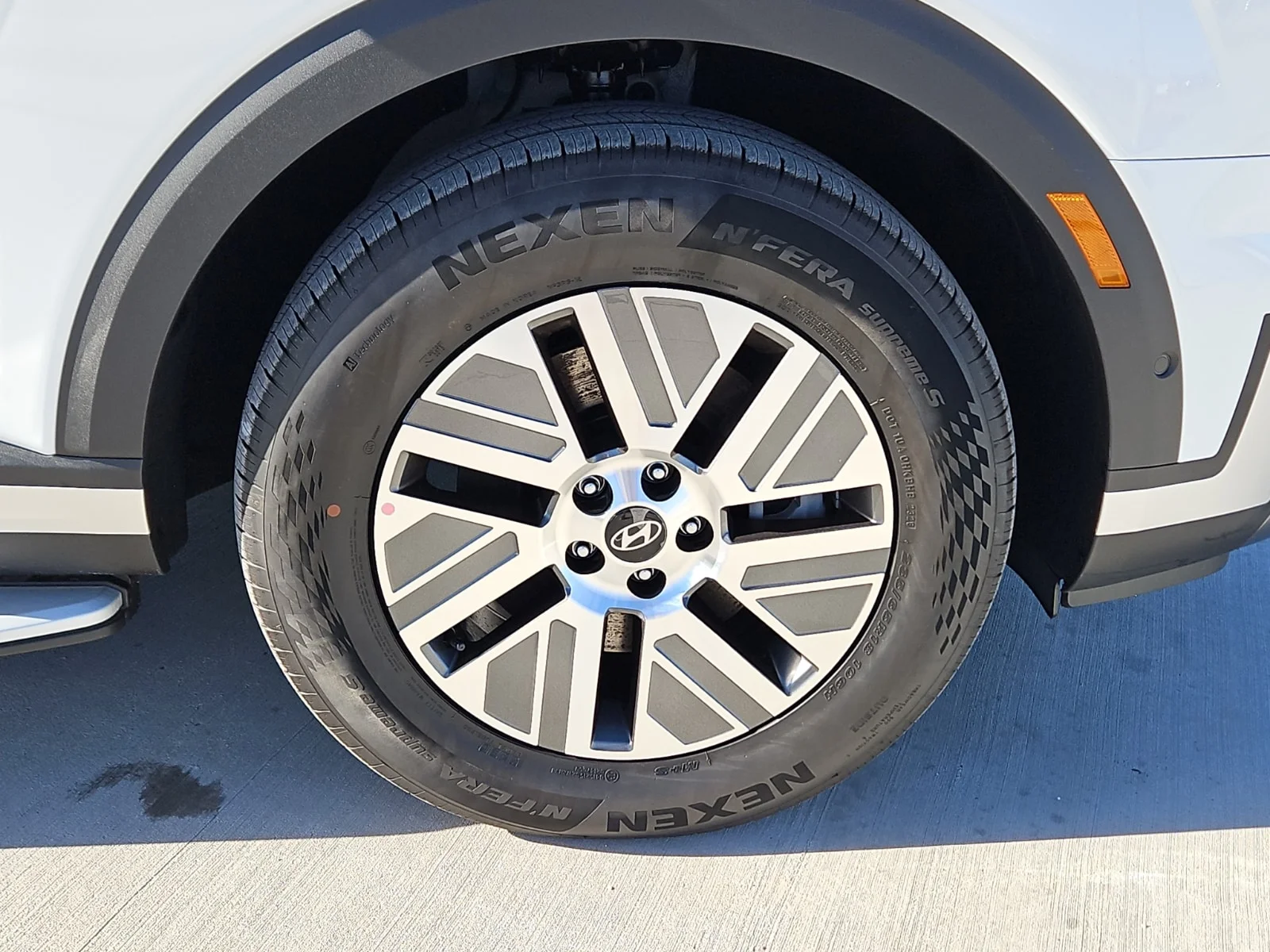 New 2027 Creamy White Hyundai Blue SEL Premium 7P 4dr Front-Wheel Drive image 5