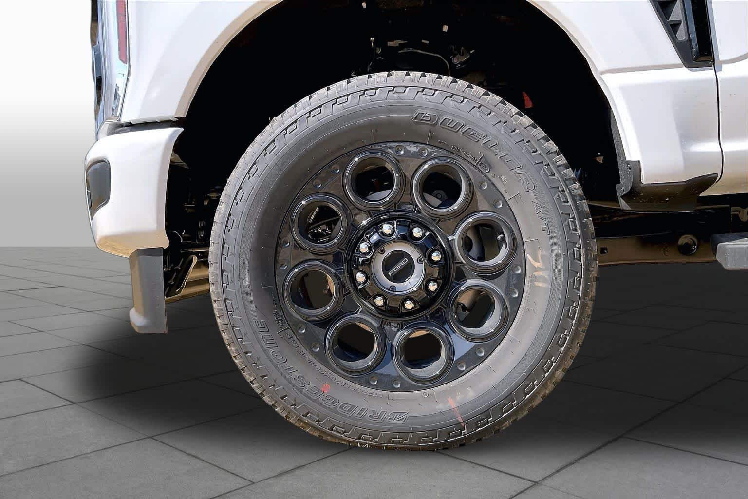 New 2026 Oxford White Ford F-250® XLT image 8