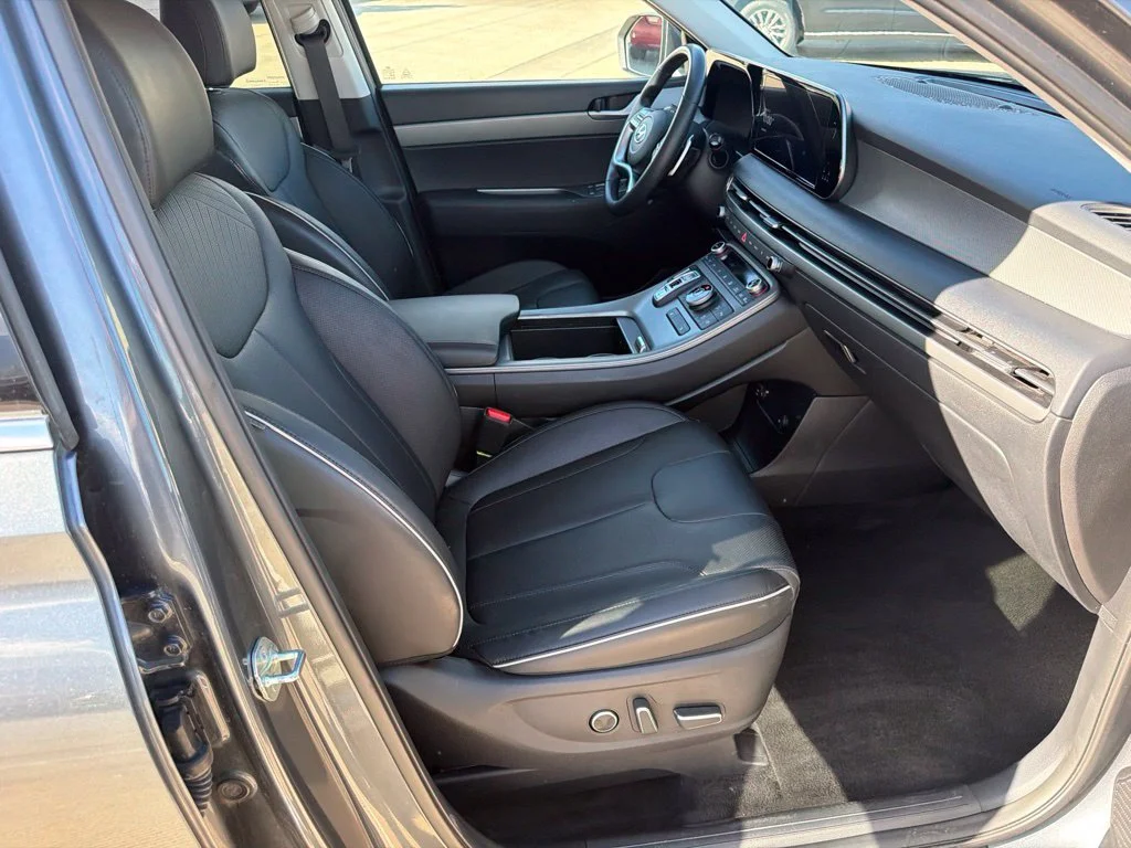 Used 2025 Gray Hyundai SEL image 22