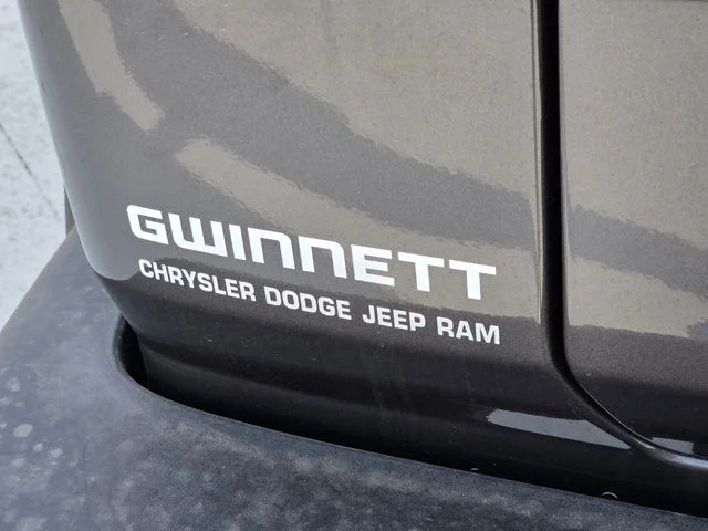 New 2026 Granite Crystal Metallic Clear-Coat Exterior Paint Jeep  image 30