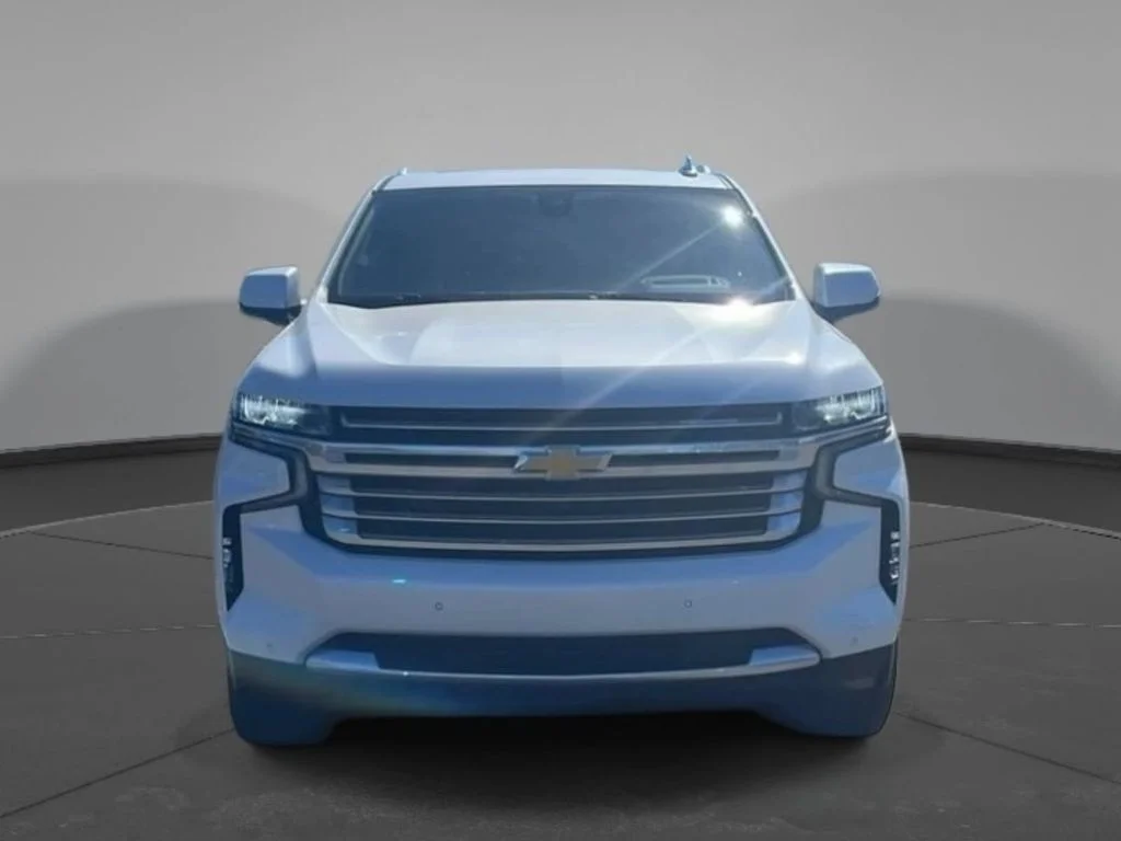 Used 2021 Iridescent Pearl Tricoat Chevrolet High Country image 2