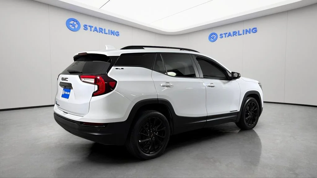 Used 2023 Summit White GMC SLE image 9