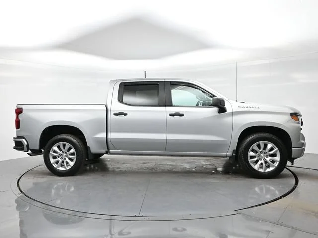 Used 2022 SILVER ICE METALLIC Chevrolet Custom image 8