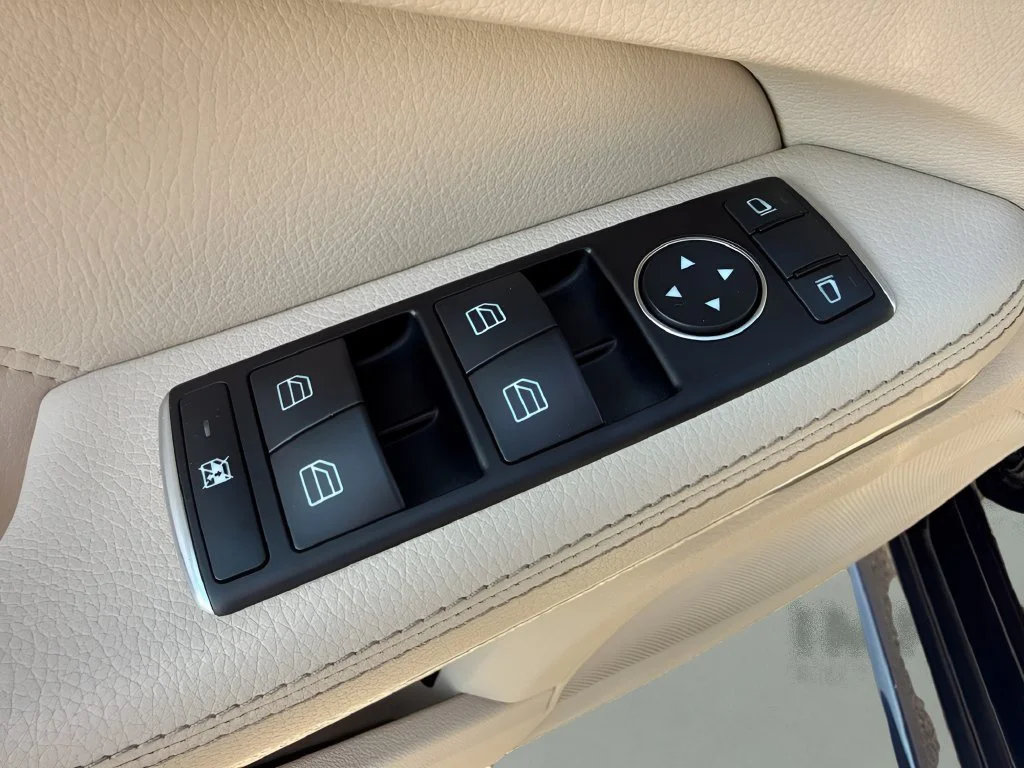 Used 2014  Mercedes-Benz E 350 Luxury image 26