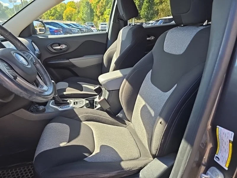 Used 2014 Gray Jeep Latitude image 11