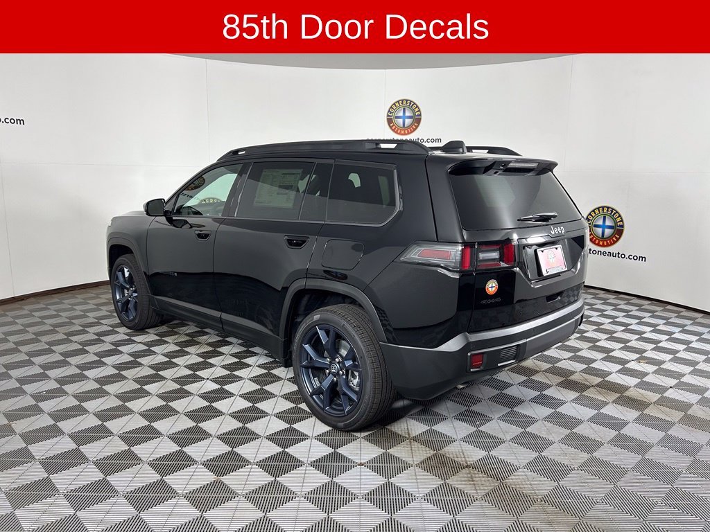 New 2026 Diamond Black Crystal Pearl-Coat Exterior Paint Jeep Laredo image 17