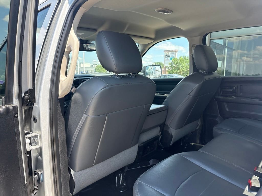 Used 2018 Bright Silver Clearcoat Metallic Ram Tradesman image 30