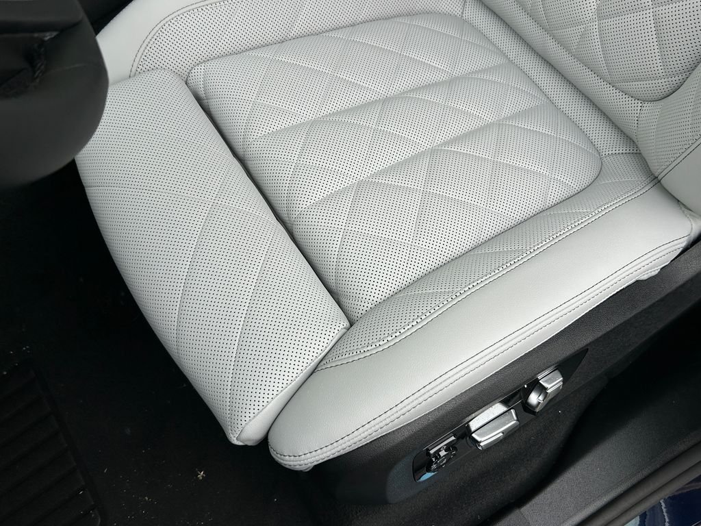 New 2026 Tanzanite Blue II Metallic BMW xDrive40i image 15