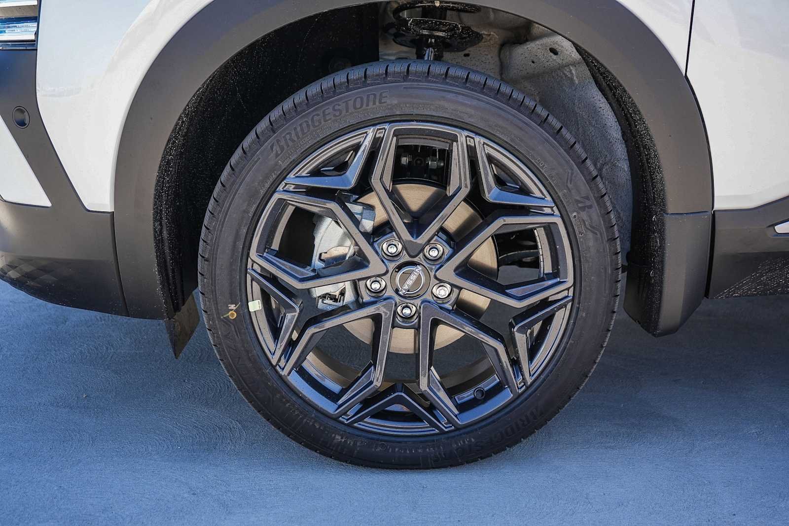 New 2026 Aspen White TriCoat / Super Black Two-tone Nissan SR image 11