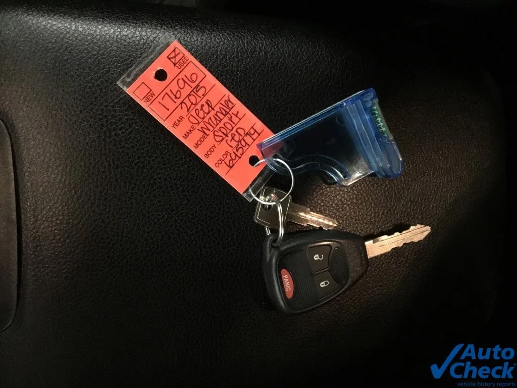 Used 2015 Red Jeep Sport image 39