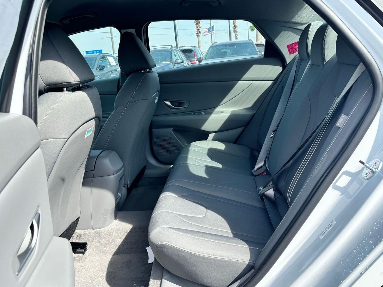 2025 Hyundai Elantra SEL - Photo 18