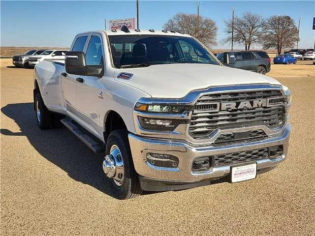 New 2026 PW7 Bright Whit Ram TRADESMAN CREW CAB 4X4 8