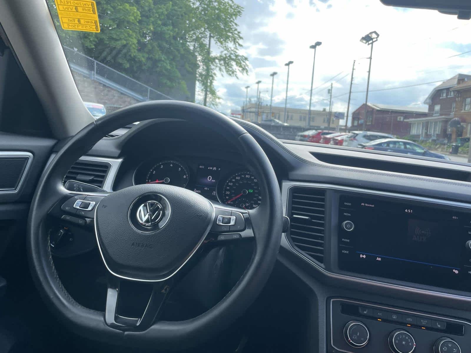 Used 2018 Pure White Volkswagen 3.6L V6 SE image 3