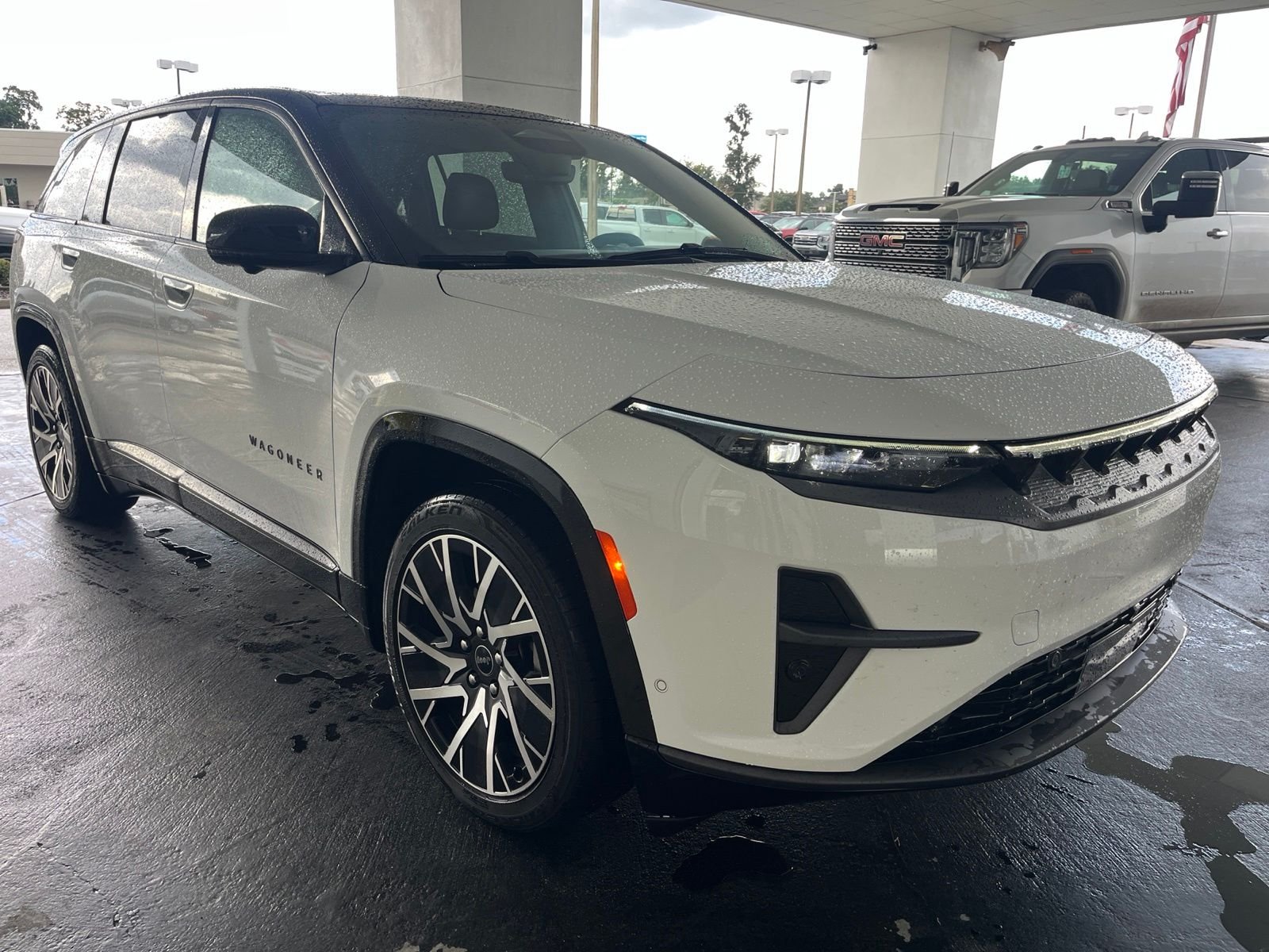 Used 2025 White Jeep Limited image 4