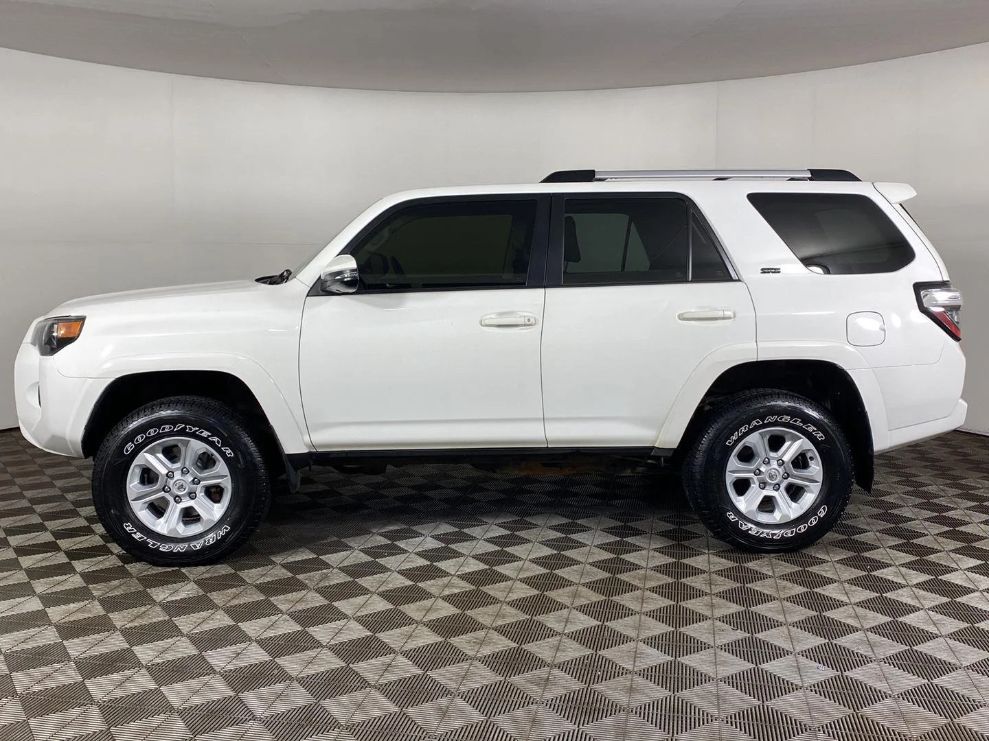 Used 2022 Super White Toyota SR5 Premium image 29