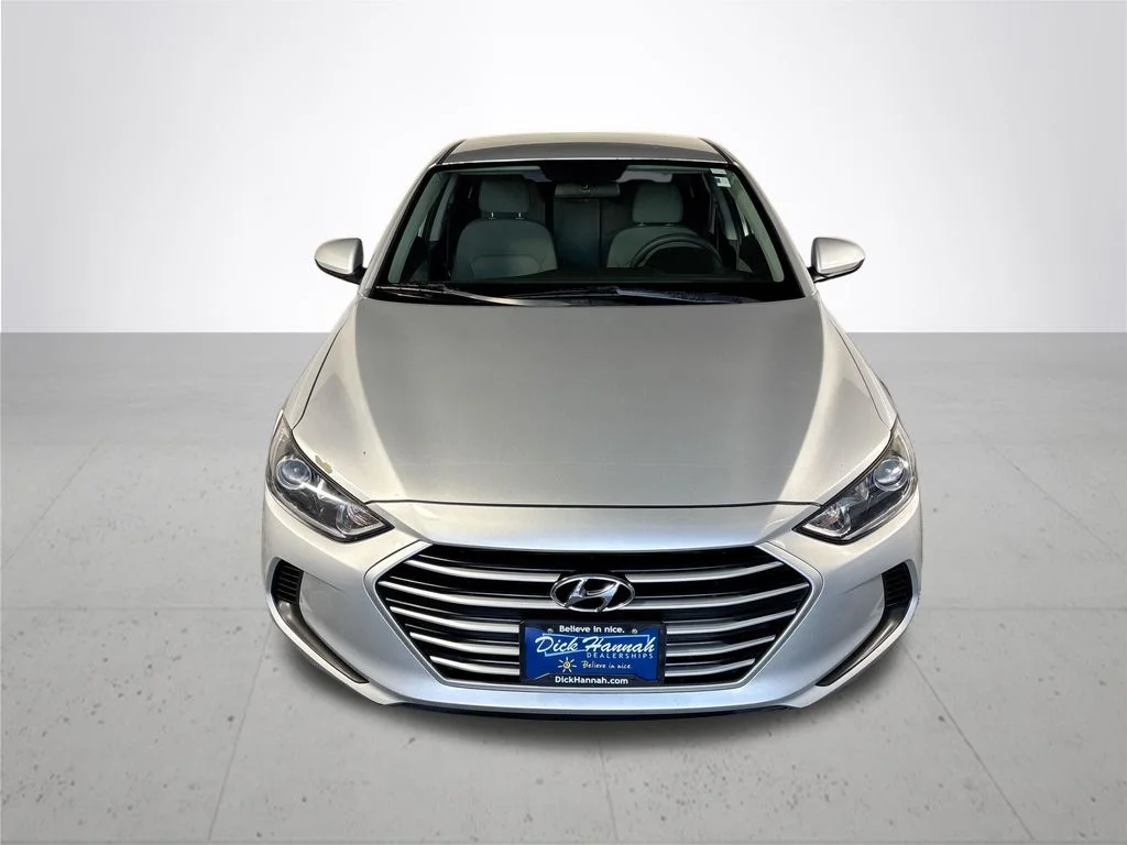 Used 2017 Silver Hyundai SE image 3