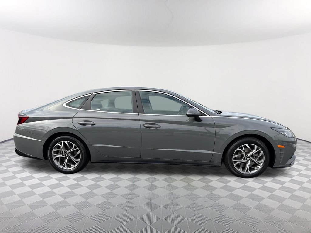 Used 2022 Gray Hyundai SEL image 4