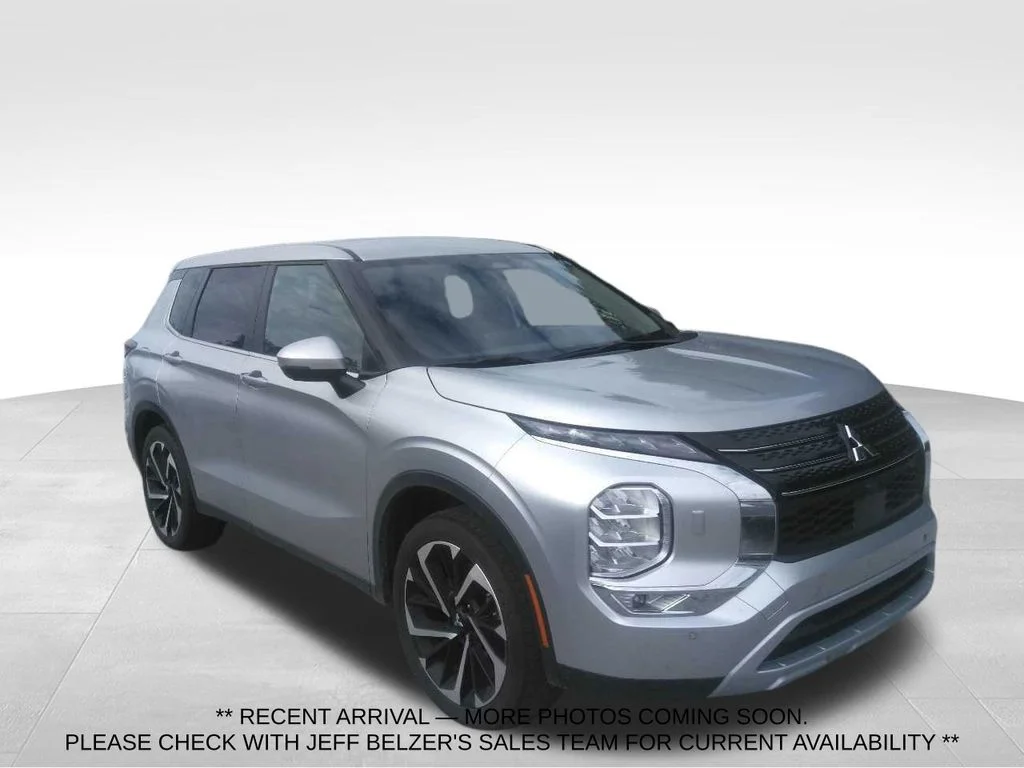 Used 2024 Silver Mitsubishi SE image 1