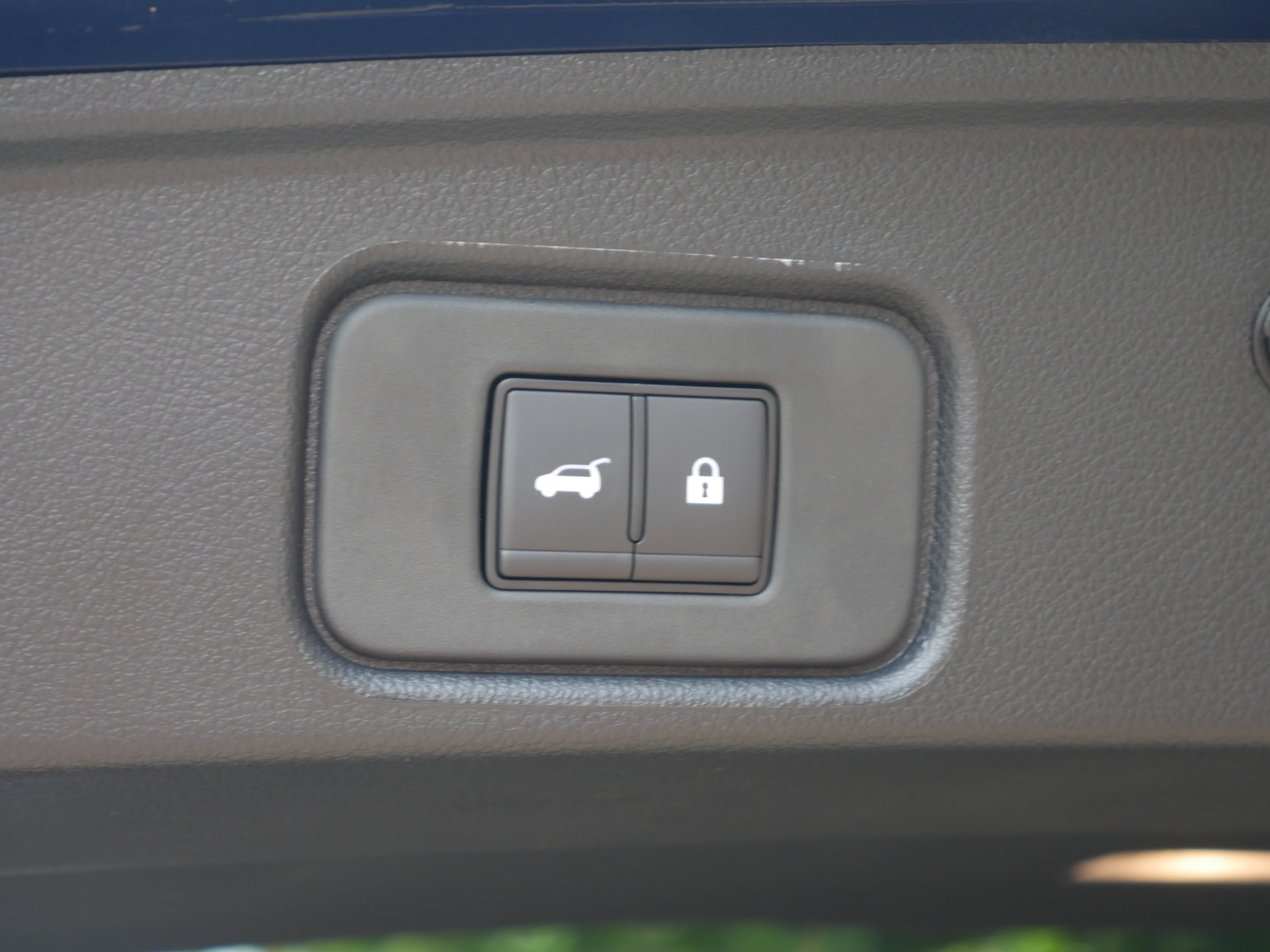 New 2026 Deep Ocean Blue Pearl Nissan SL image 24