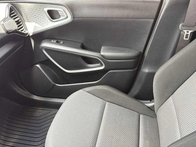 Used 2023 White Kia S image 23