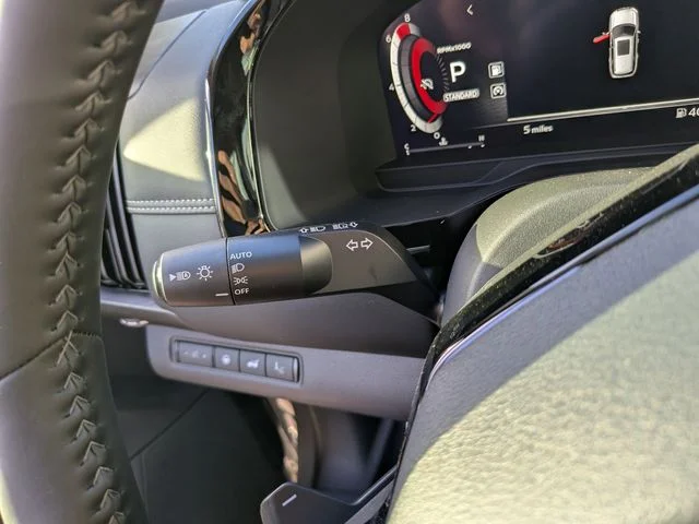New 2026 Boulder Gray Pearl / Super Black Two-tone Nissan Platinum image 28