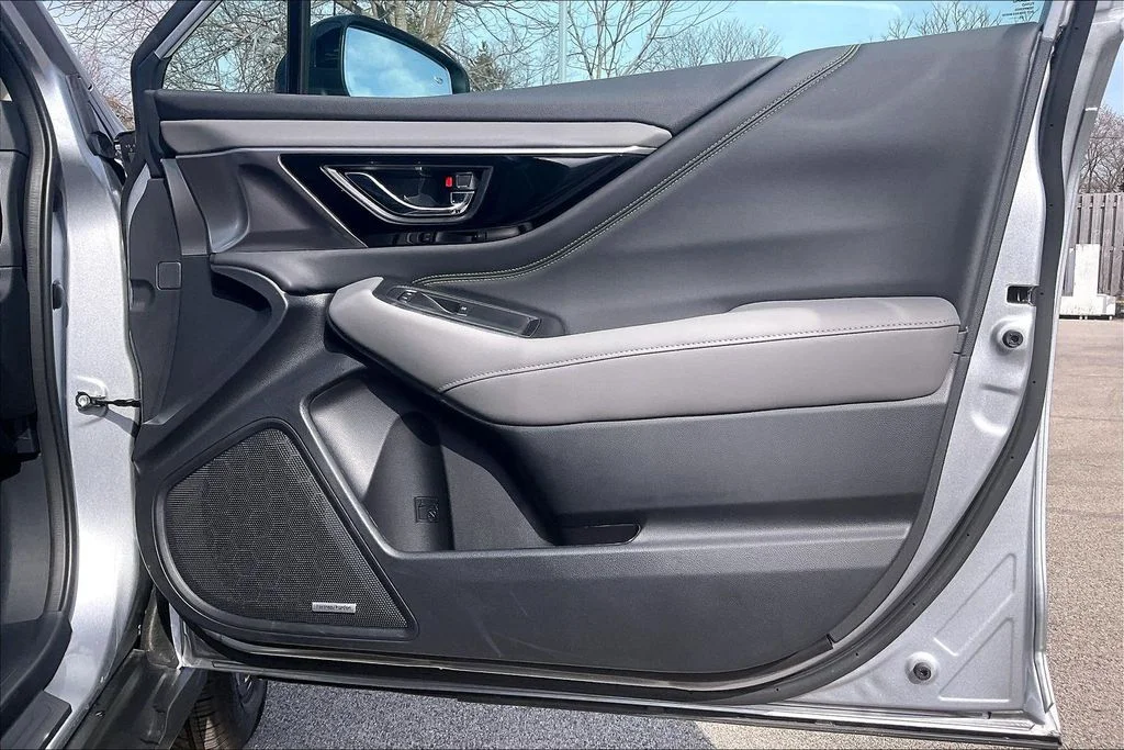 Used 2025 Silver Subaru Onyx Edition XT image 24