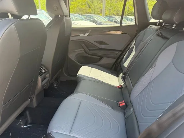 New 2026 Sandstone w/Deep Black Roof Volkswagen SE R-Line Black image 7