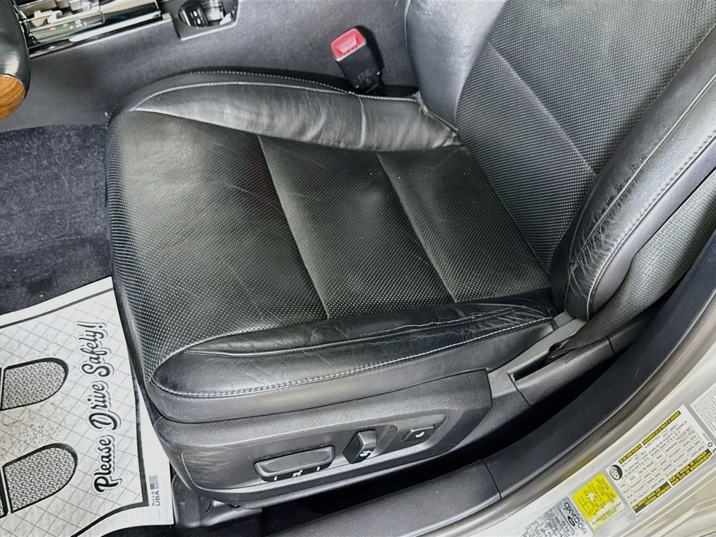 Used 2013 Silver Lining Metallic Lexus Hybrid image 22