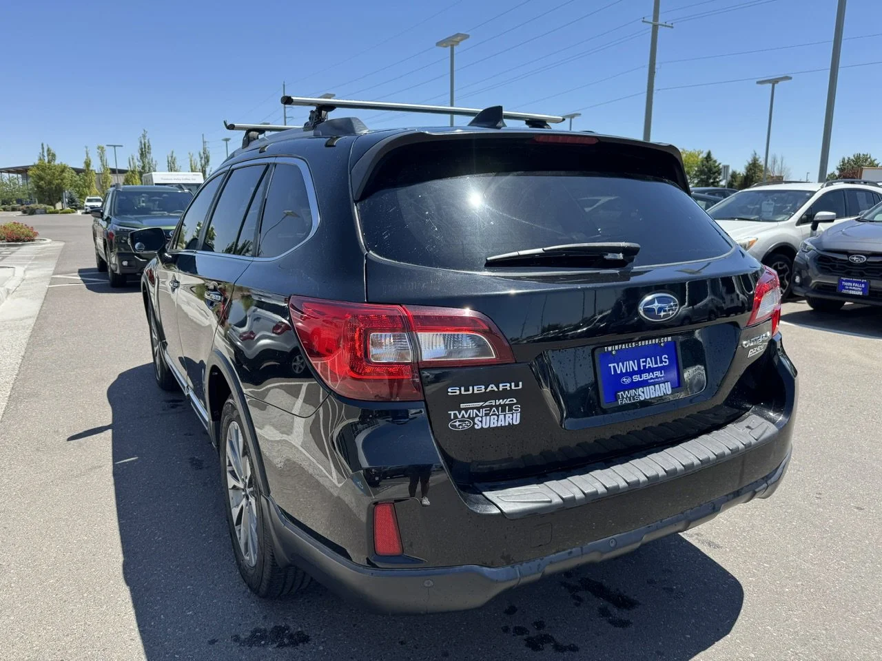Used 2017 Crystal Black Silica Subaru Touring image 5