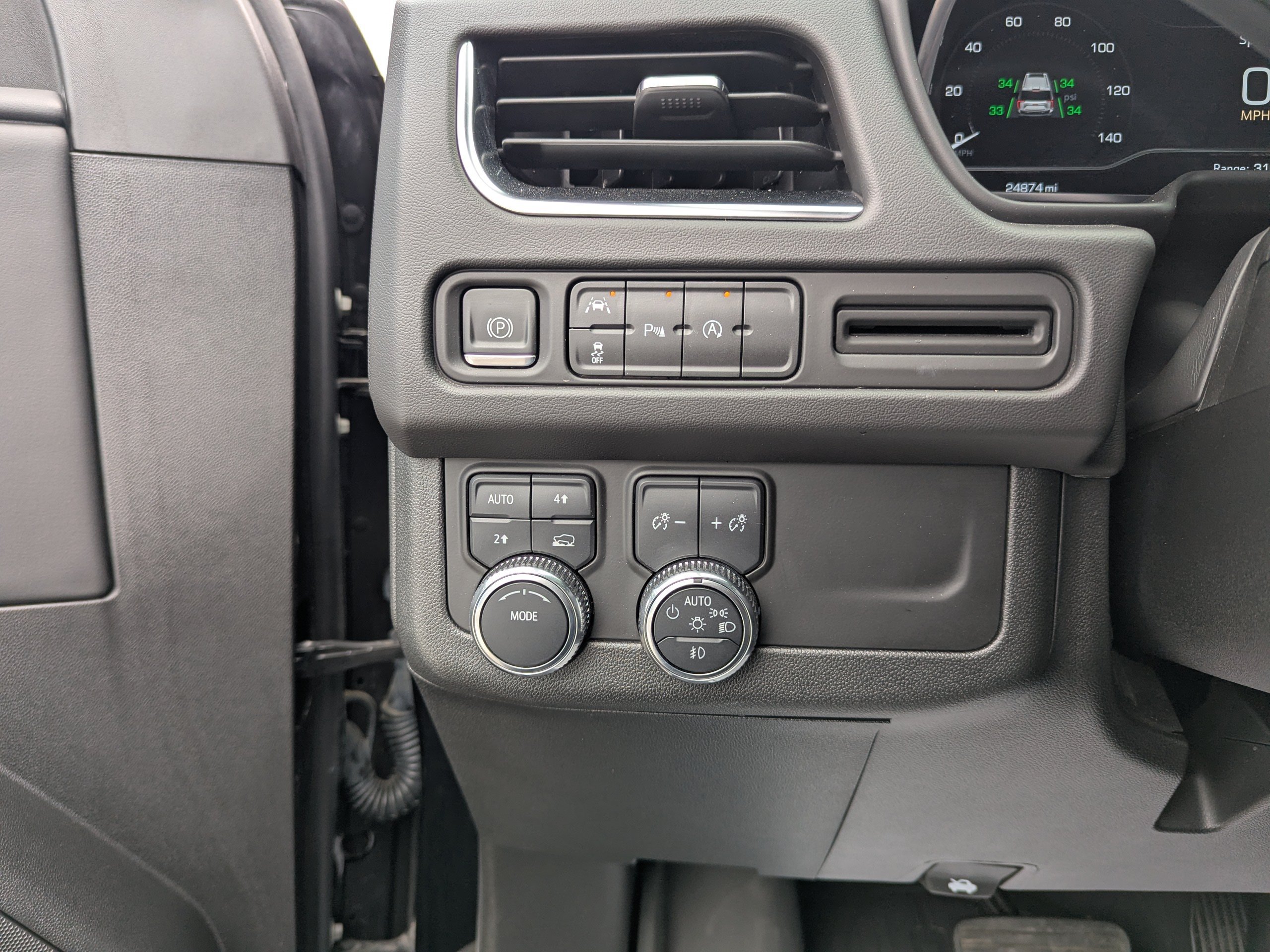 2023 GMC Yukon SLE - Photo 14