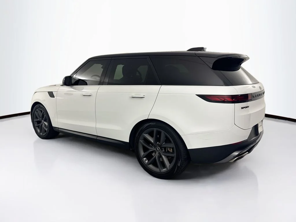 Used 2025 White Land Rover SE image 7