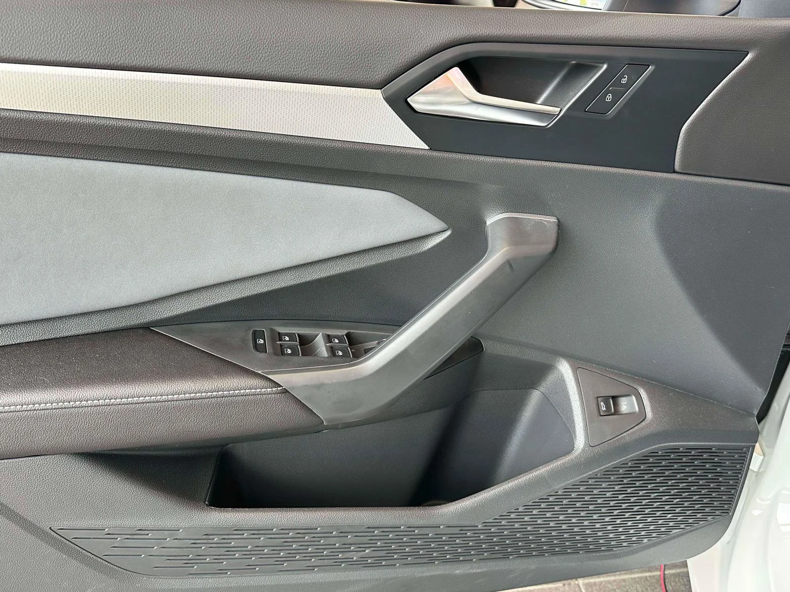 2025 Volkswagen Jetta SE - Photo 13