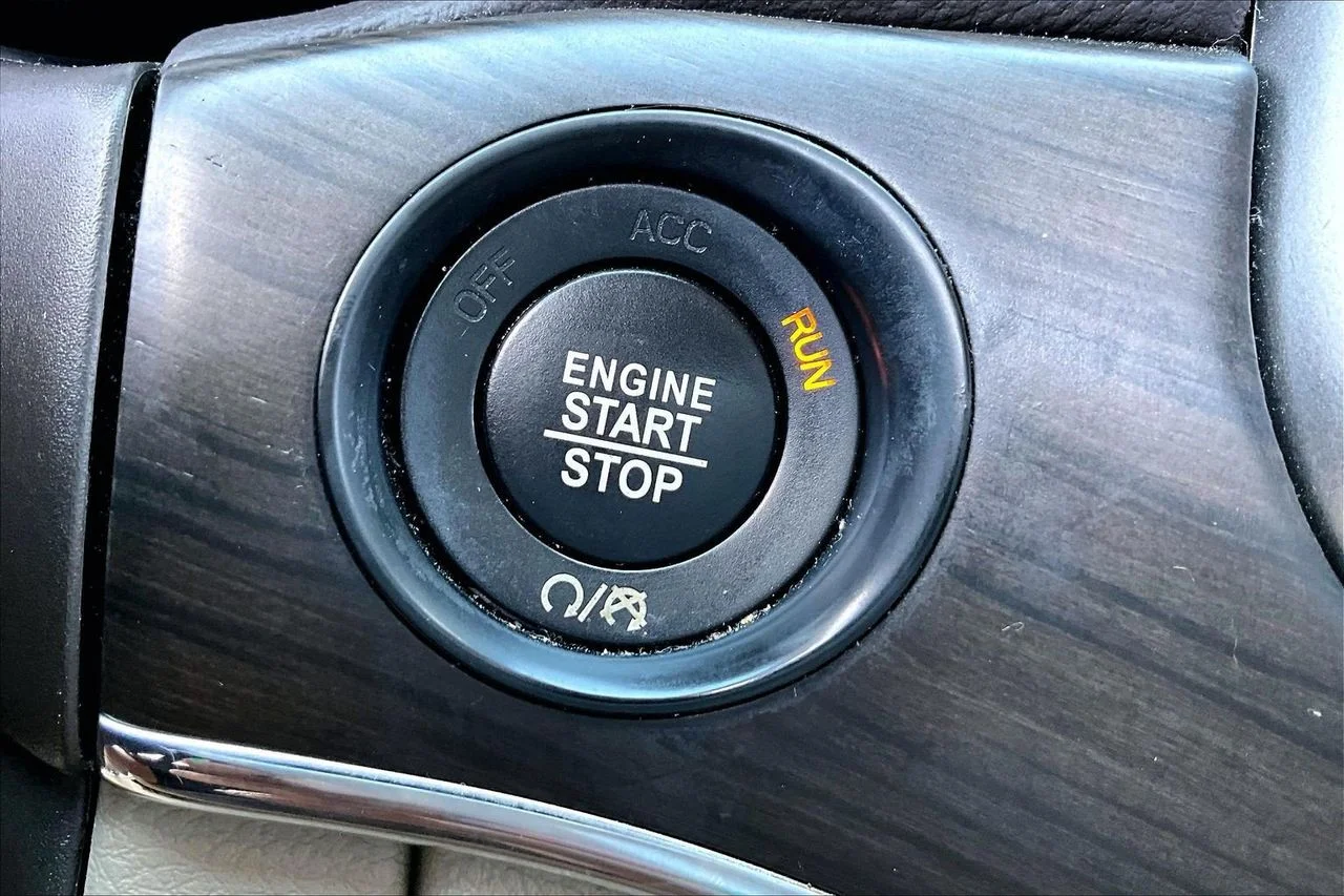 Used 2018 White Jeep Overland image 27