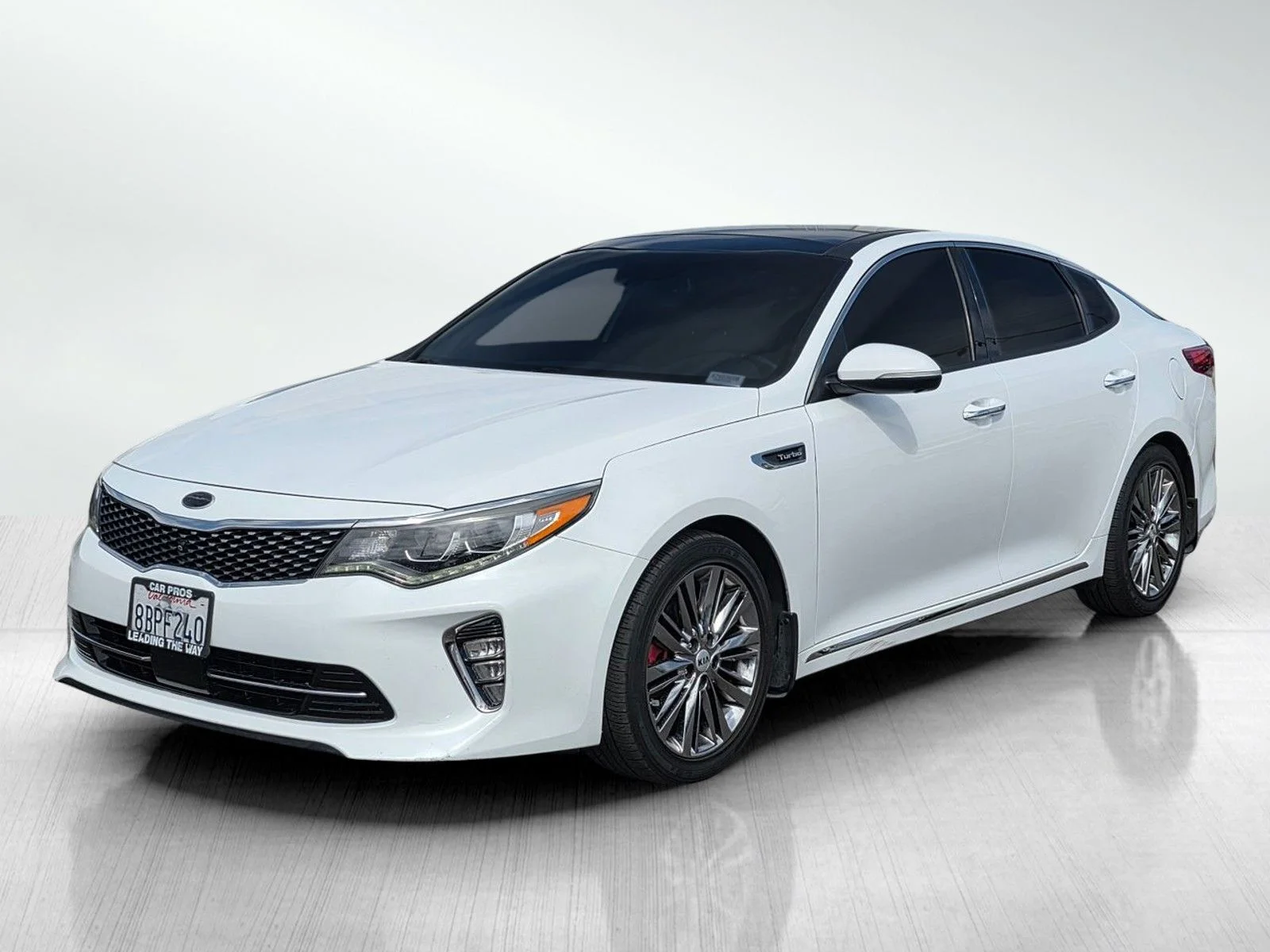 Used 2018 Snow White Pearl Kia SX image 3