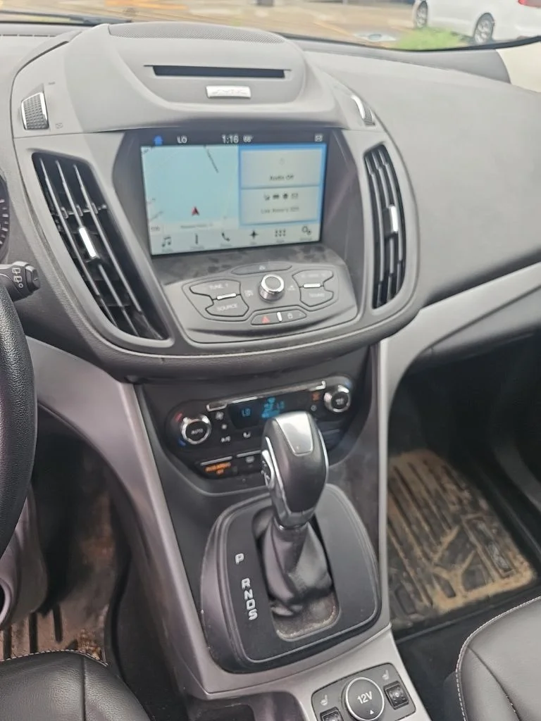 Used 2016 Shadow Black Ford SE image 4