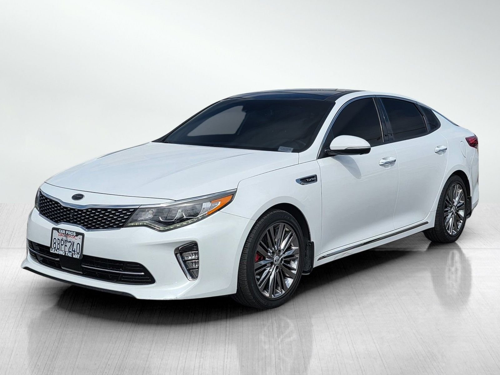 Used 2018 Snow White Pearl Kia SX image 3