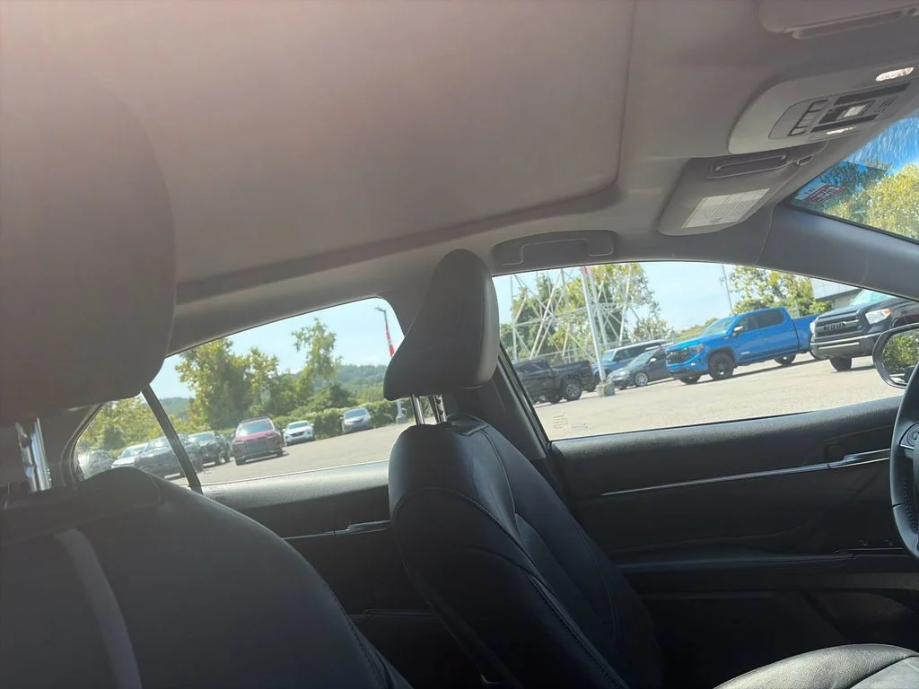 Used 2018 Black Toyota XSE V6 image 18