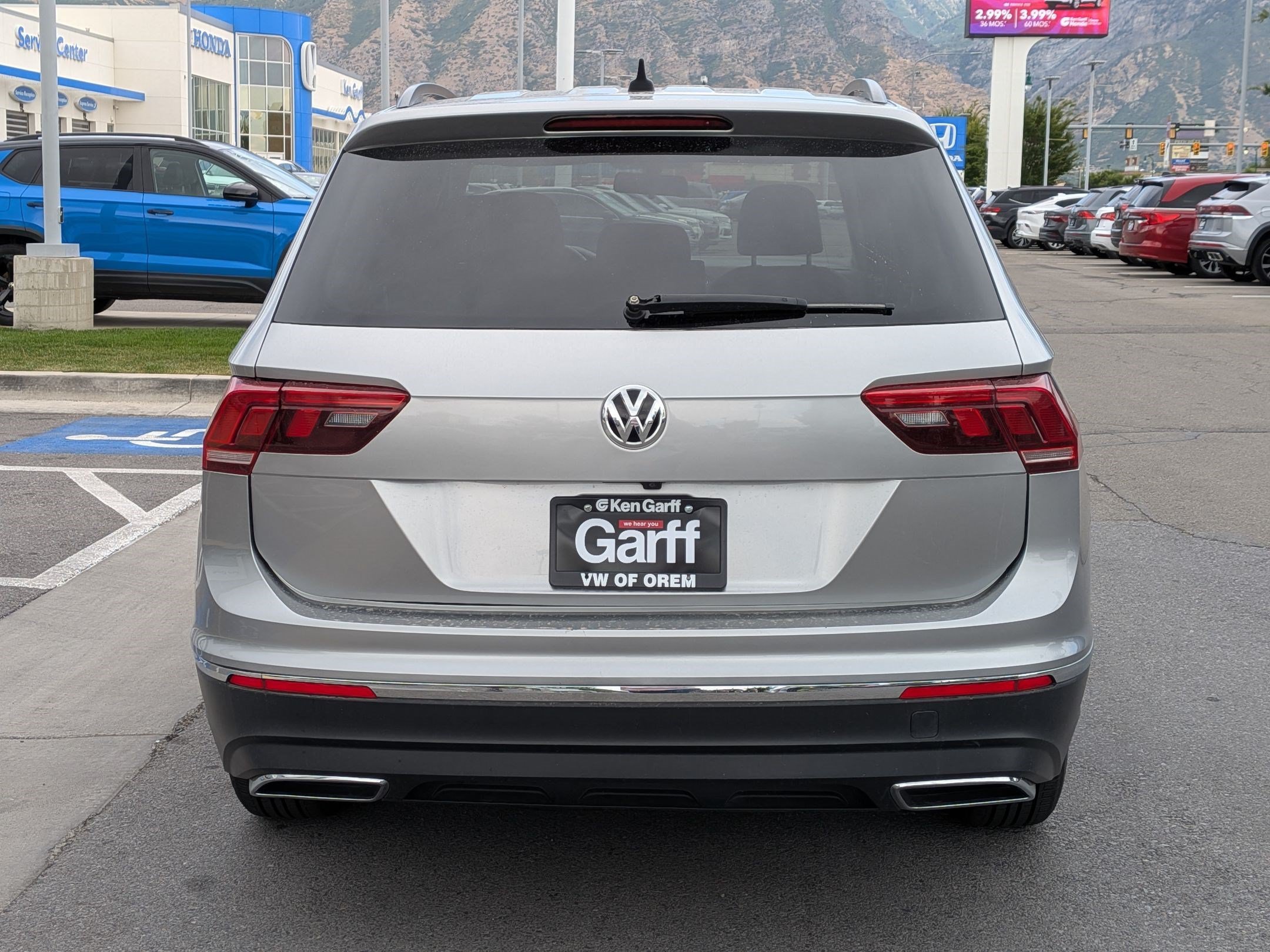 Used 2021 Pyrite Silver Metallic Volkswagen SE image 4