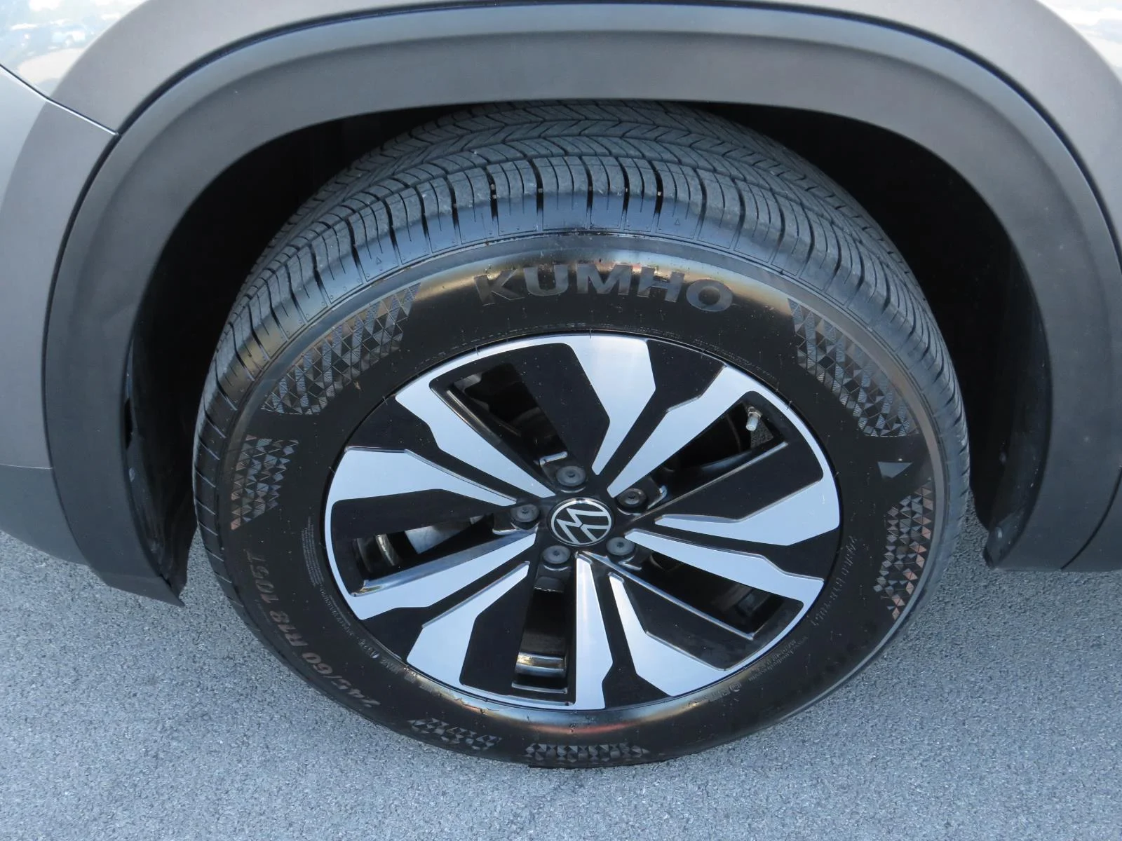 Used 2024  Volkswagen 2.0T SE image 21